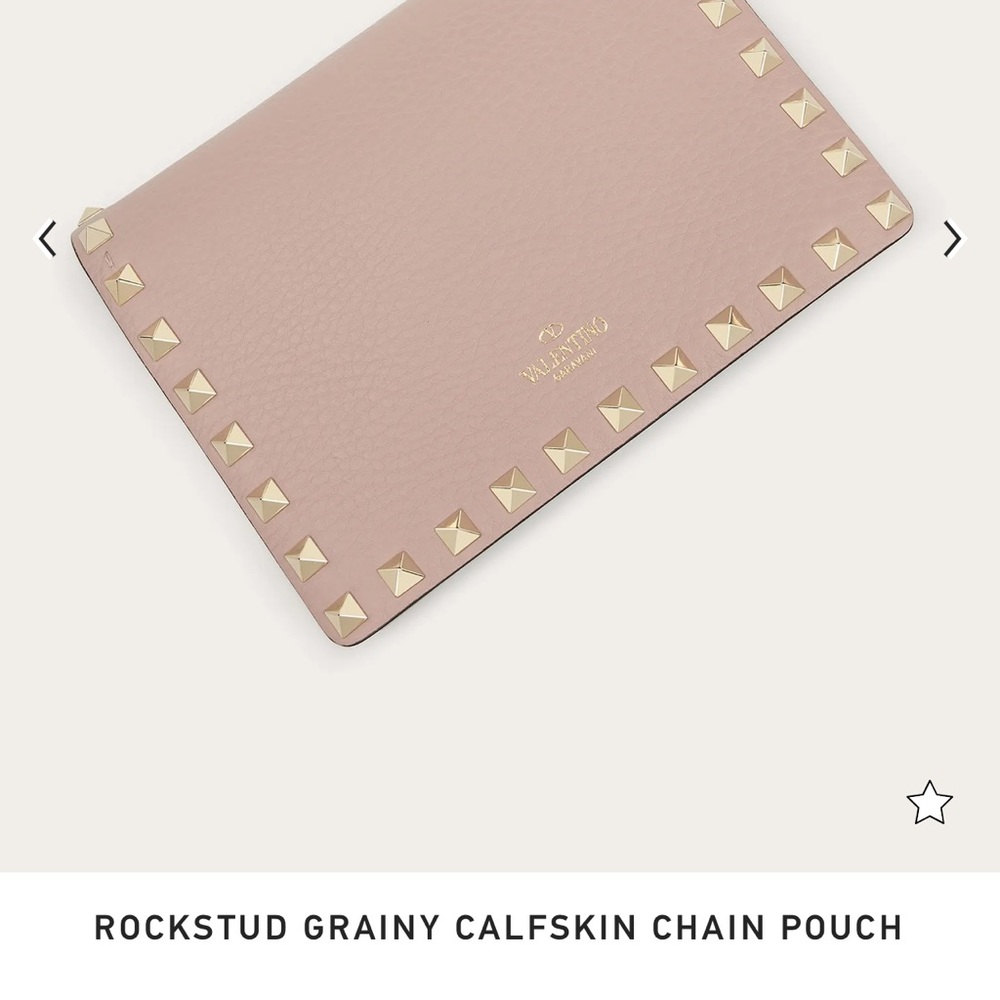 VALENTINO ROCKSTUD GRAINY CALFSKIN CHAIN POUCH POUDRE
